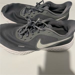 Nike Revolution 5 trainers shoes Women’s 10.5